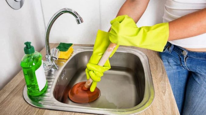 9 façons de déboucher une canalisation d'évier de cuisine